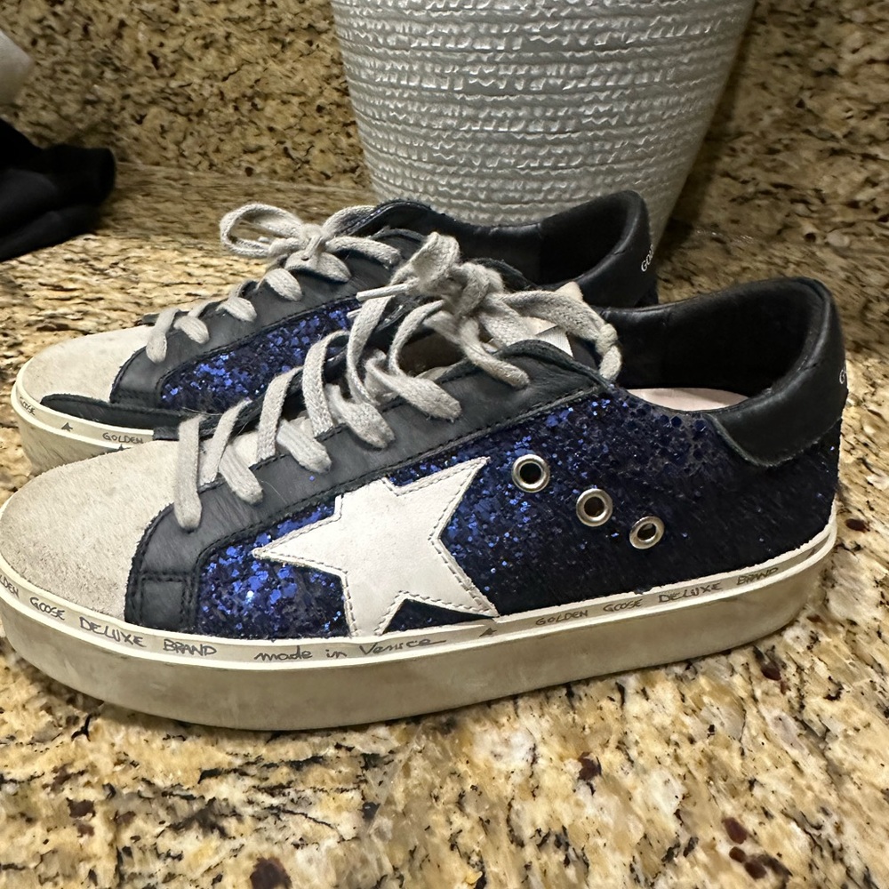 Navy glitter hi star